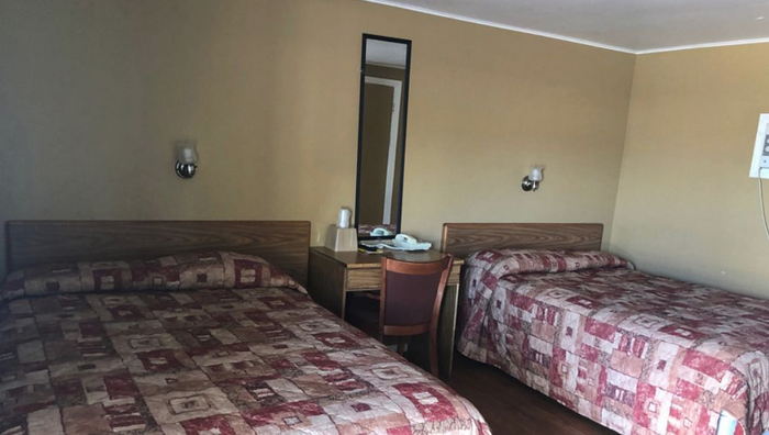 Currys Inn (Currys Motel) - Web Listing (newer photo)